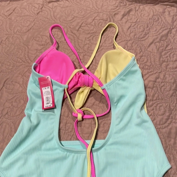 Cute One Piece Swimsuit - Picture 5 of 10